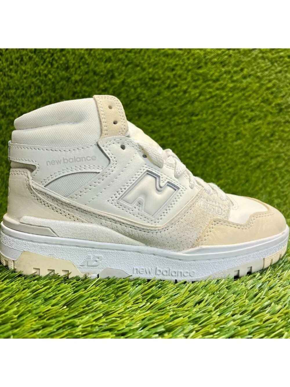 New‎ Balance 650R Mid Boys Size 3.5Y Beige White Athletic Leather Shoes Sneakers